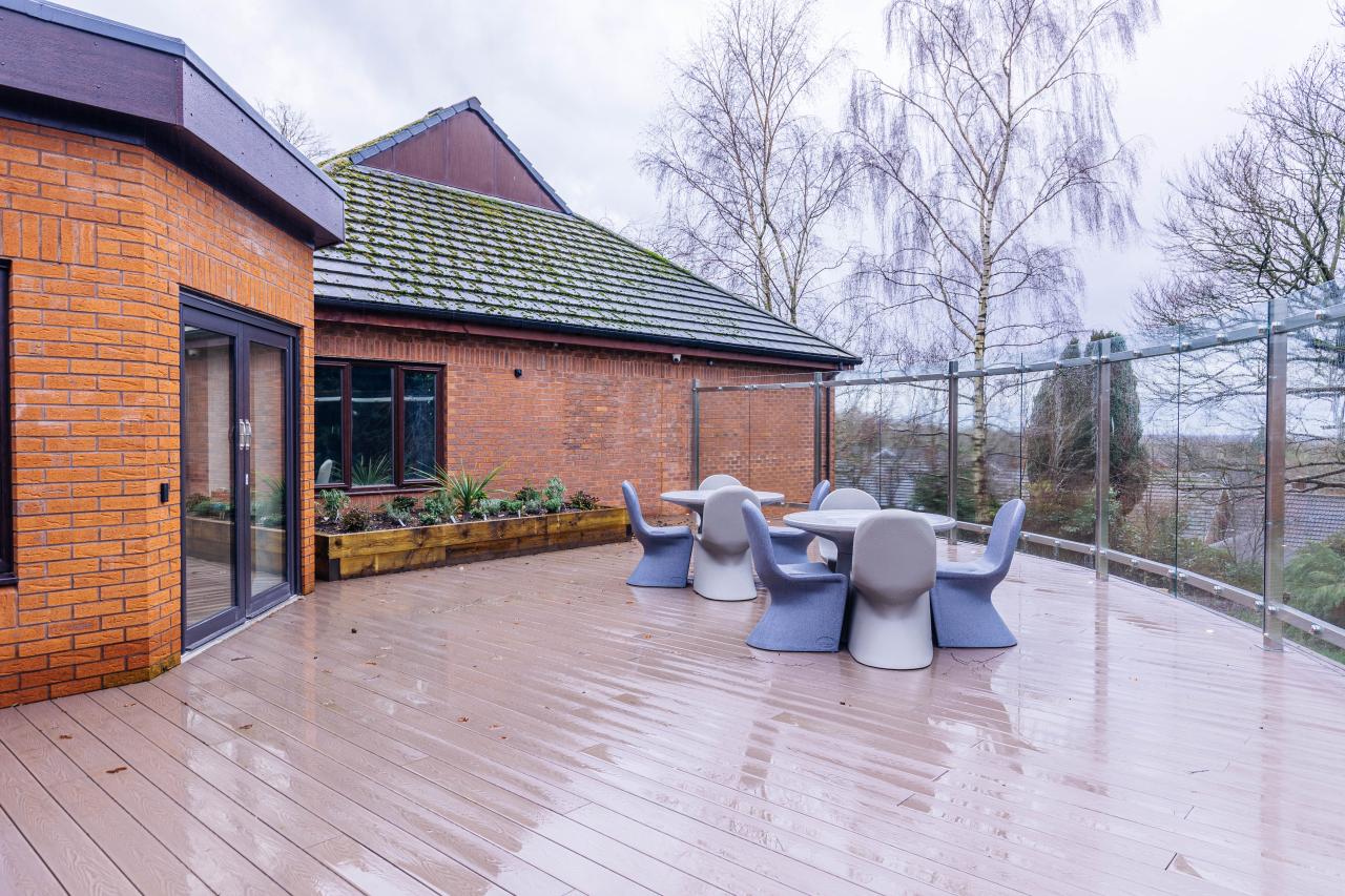 Outdoor Space at Arbour Lodge Independent Hospital 