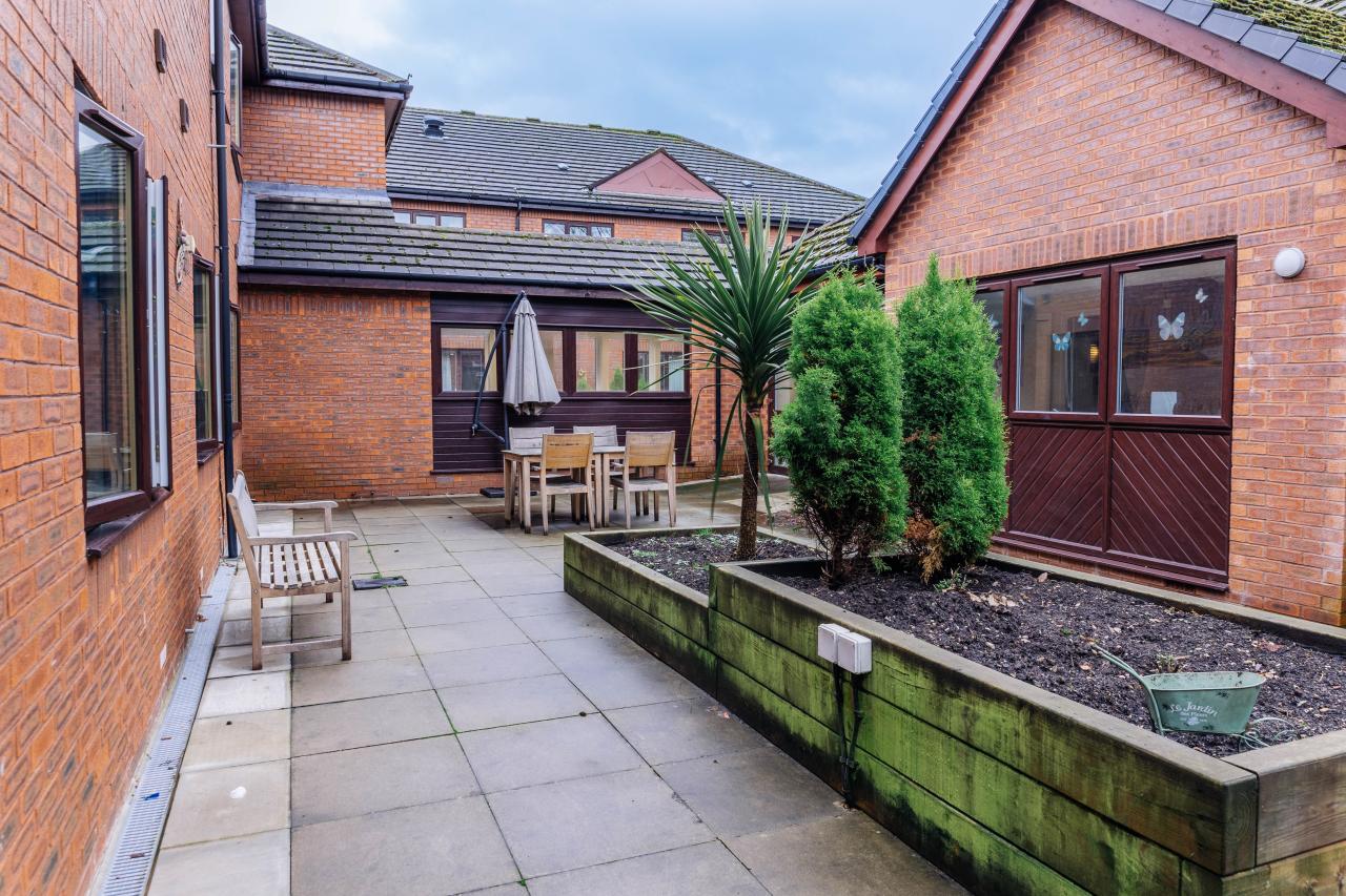 Outdoor at Arbour Lodge Independent Hospital 